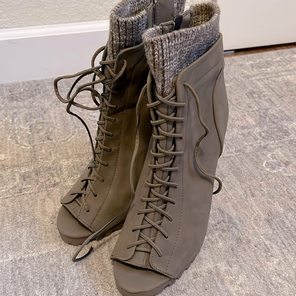 Beautiful ankle boards for fall size 9